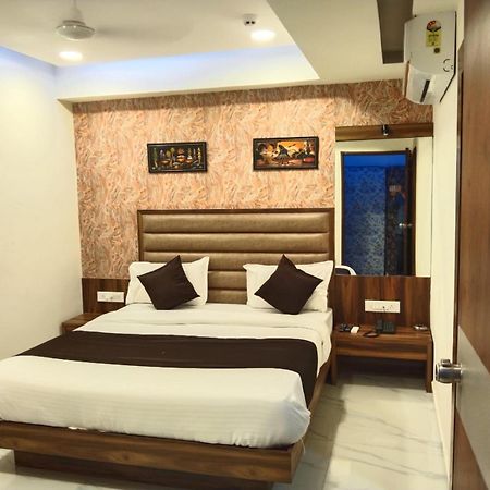 Hotel Sun Shine Ахмедабад Екстериор снимка