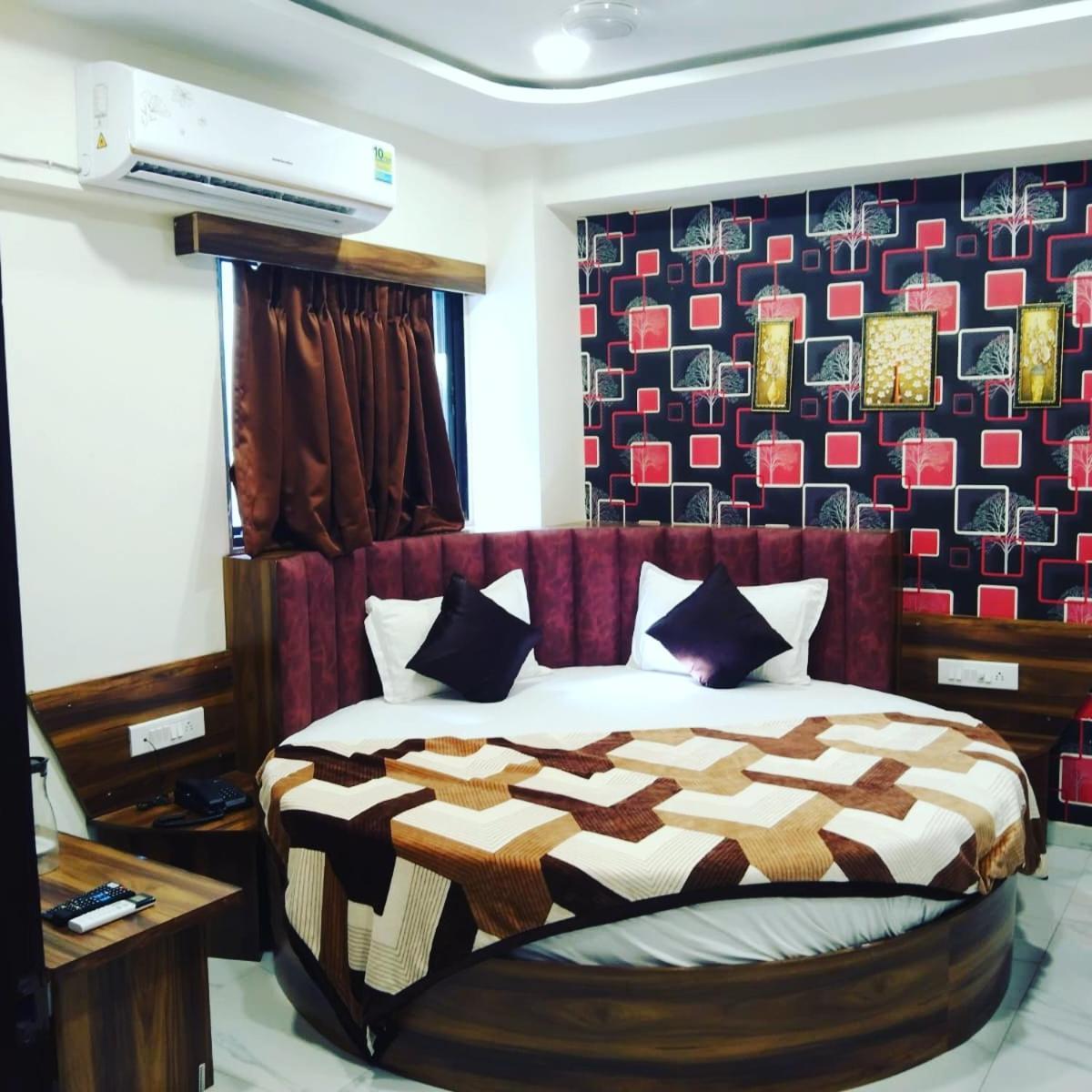 Hotel Sun Shine Ахмедабад Екстериор снимка