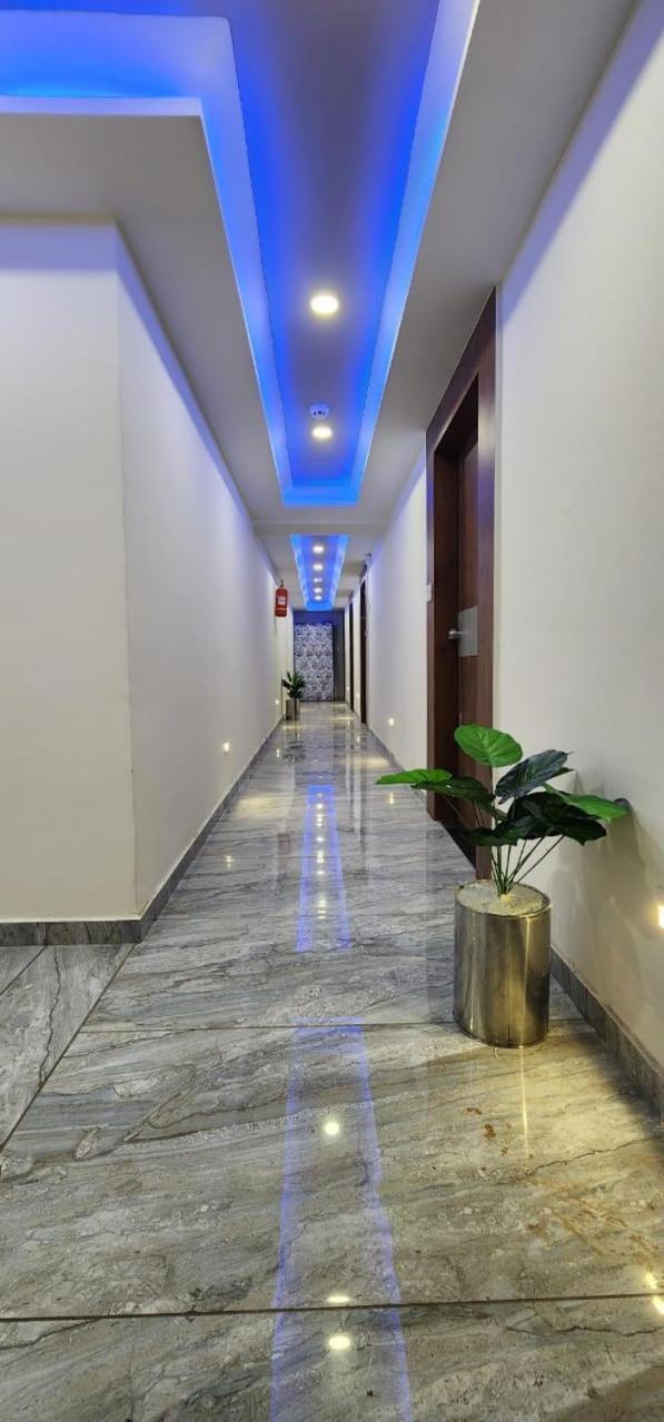 Hotel Sun Shine Ахмедабад Екстериор снимка