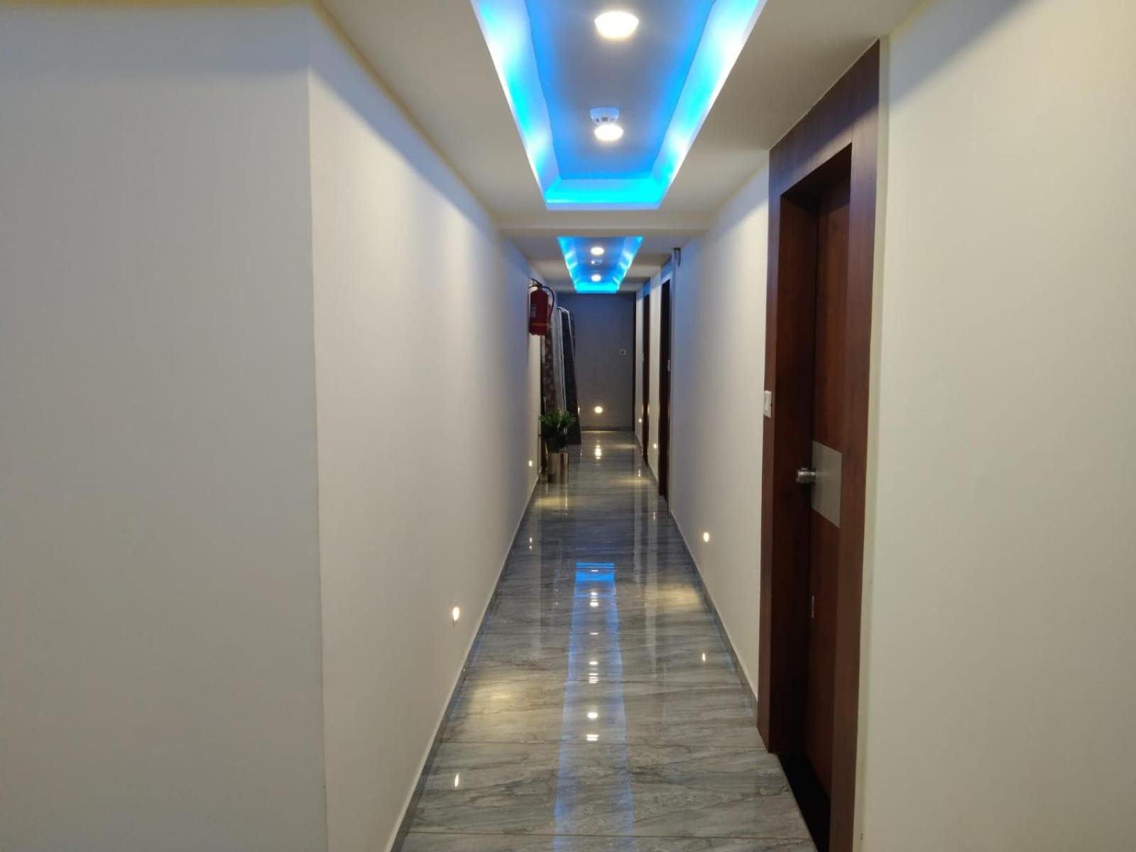 Hotel Sun Shine Ахмедабад Екстериор снимка