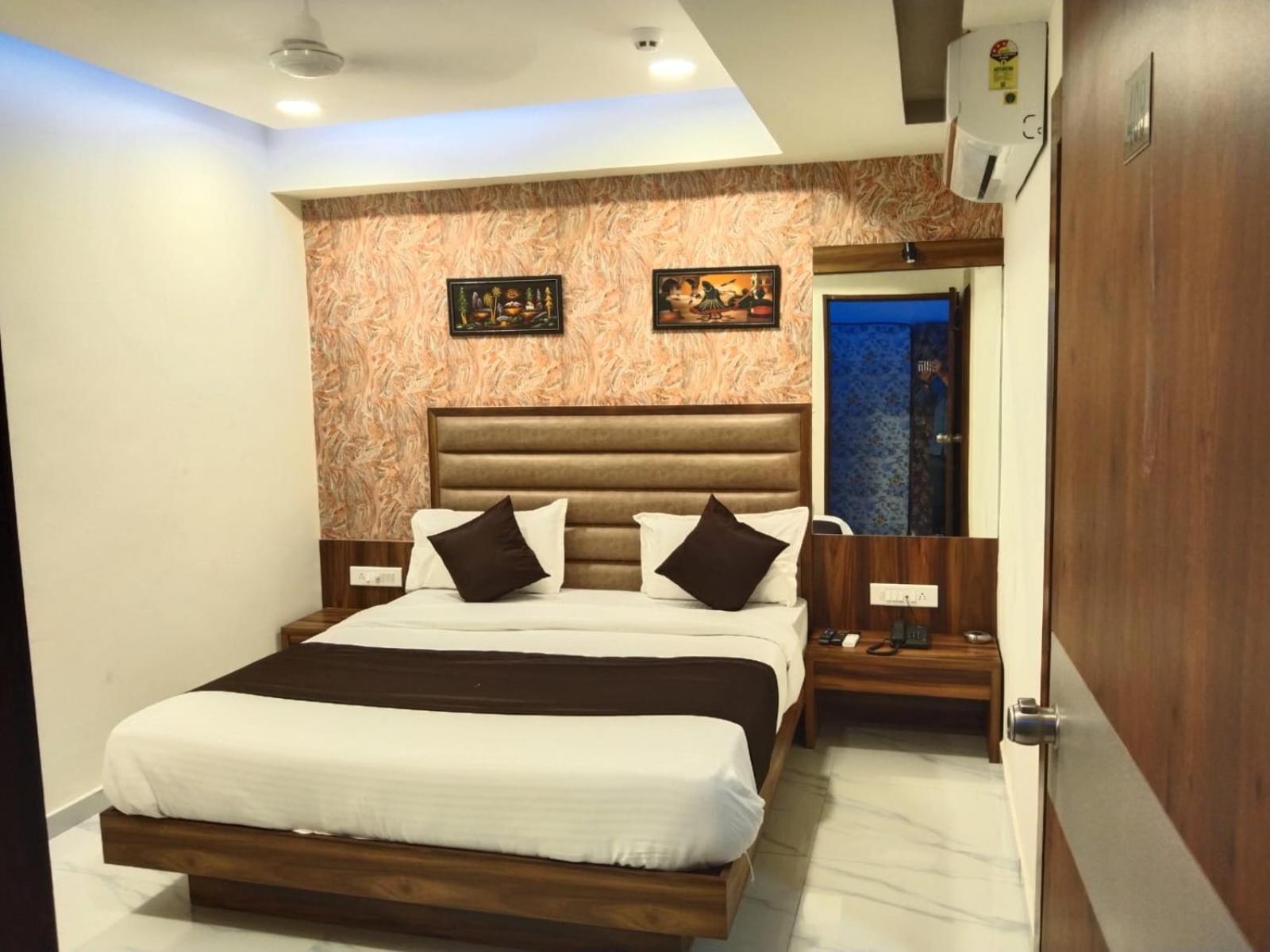 Hotel Sun Shine Ахмедабад Екстериор снимка