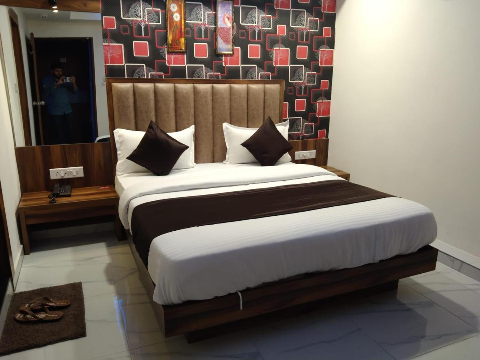 Hotel Sun Shine Ахмедабад Екстериор снимка