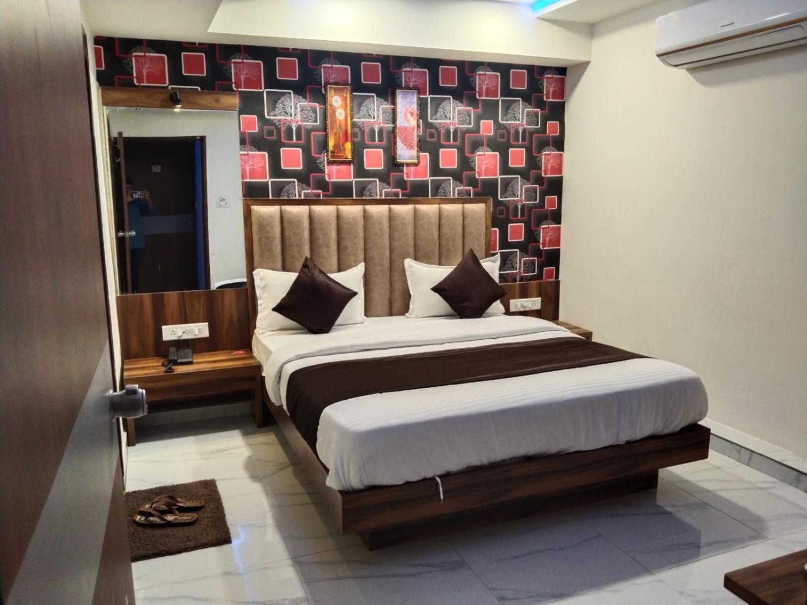 Hotel Sun Shine Ахмедабад Екстериор снимка